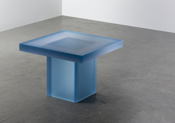 Low table edge gradation (white and blue) | Wonmin Park